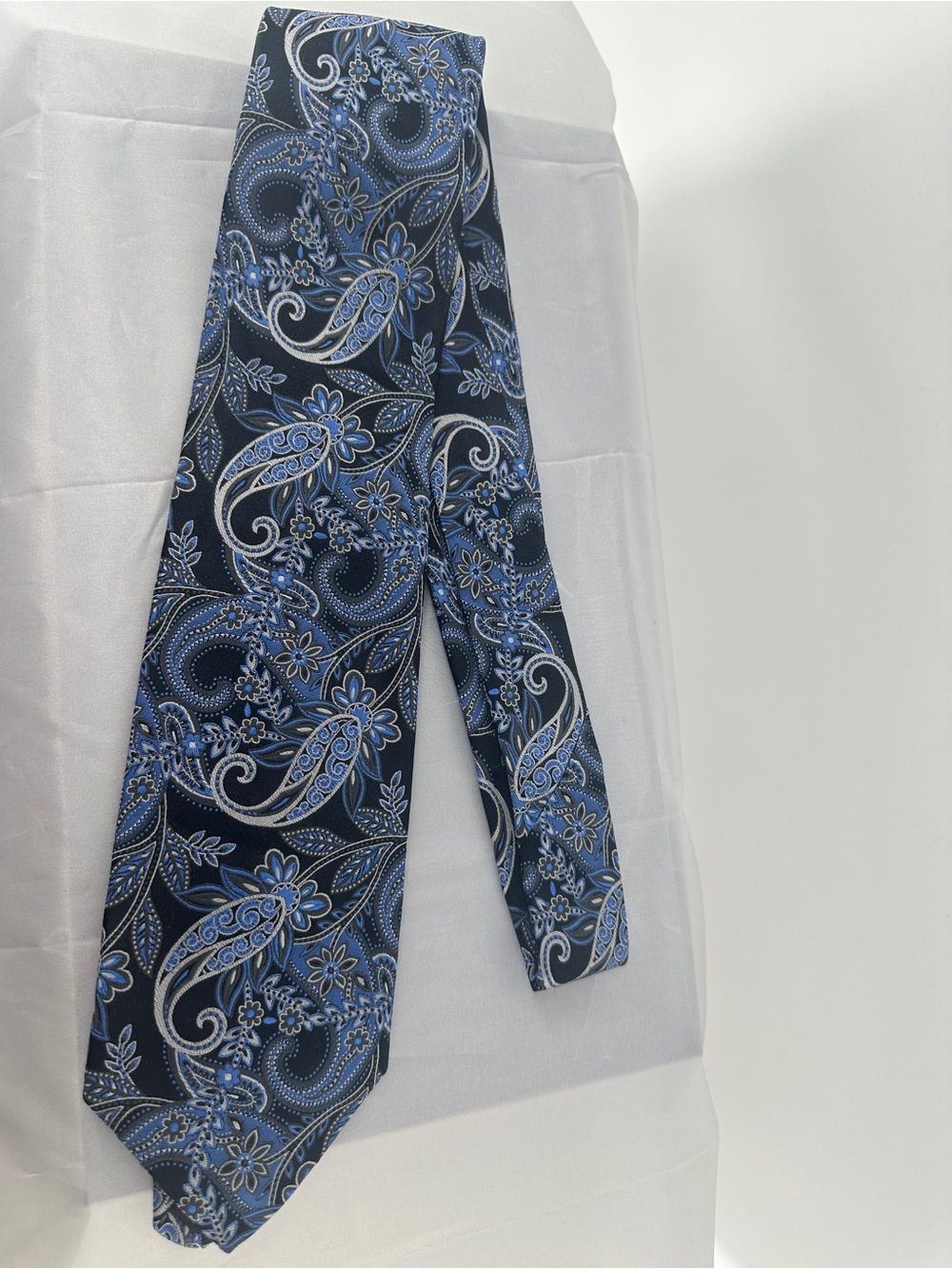 Robert Talbott Carmel blue paisley silk tie